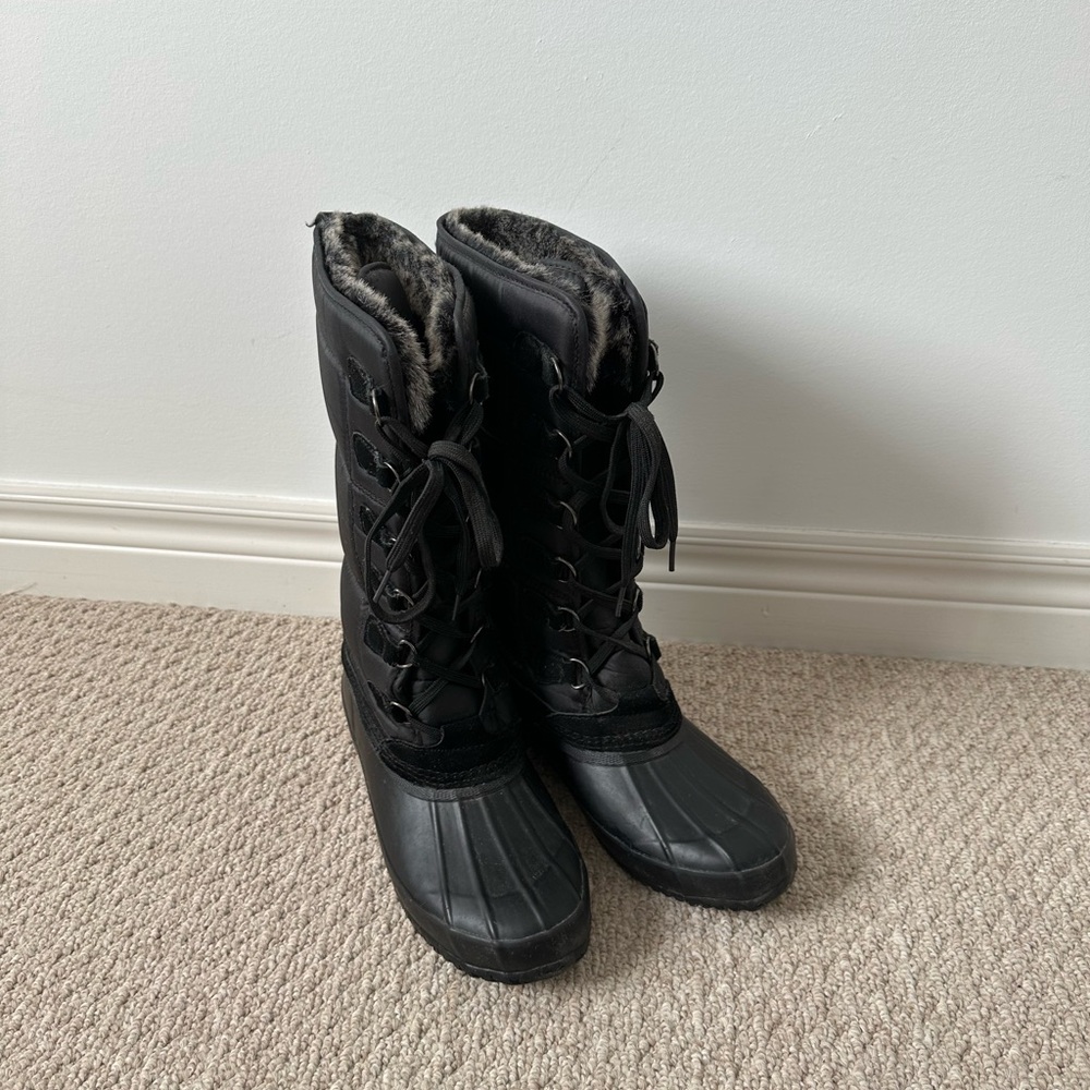 like new faux fur lined winter boots